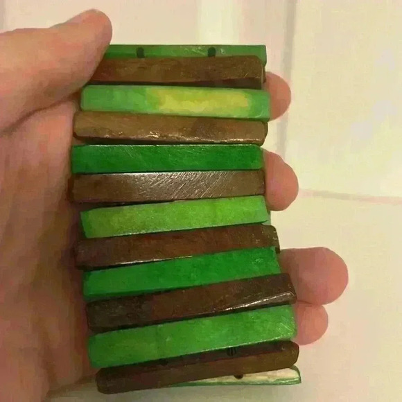 🐳 Green and Brown Wooden Striped Stretch Bracelet - Picture 10 of 15